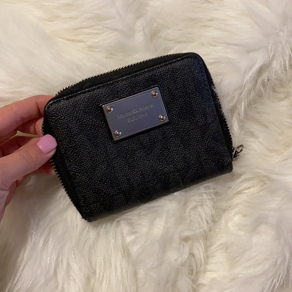 Michael Kors wallet - Picture 2 of 3